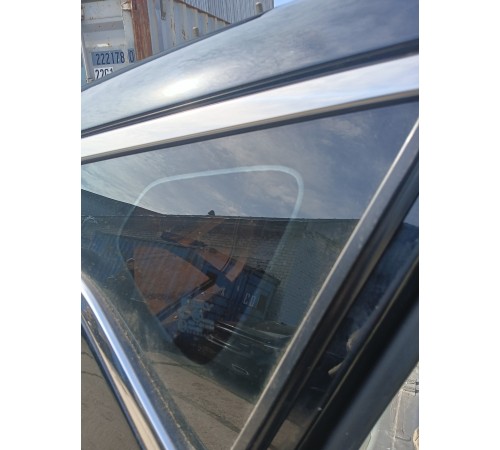 Глухое стекло заднее правое