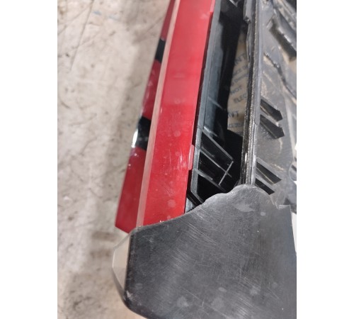 Фонарь крышки багажника правый внутренний