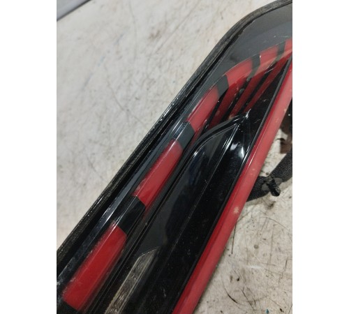 Фонарь крышки багажника правый внутренний