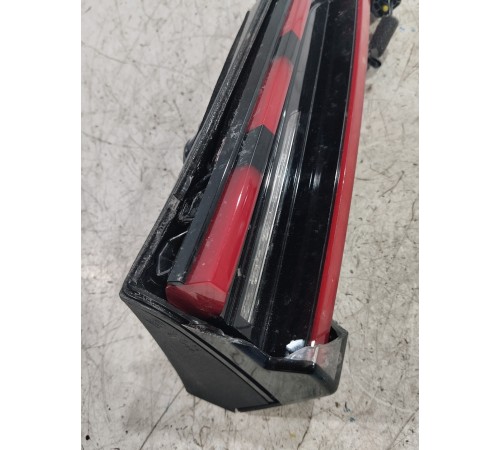 Фонарь крышки багажника правый внутренний