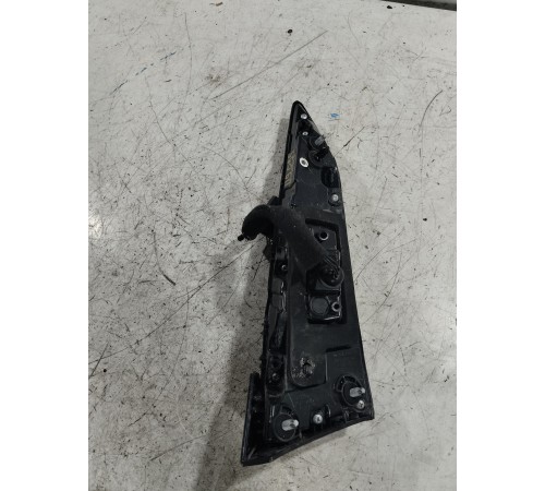 Фонарь крышки багажника правый внутренний