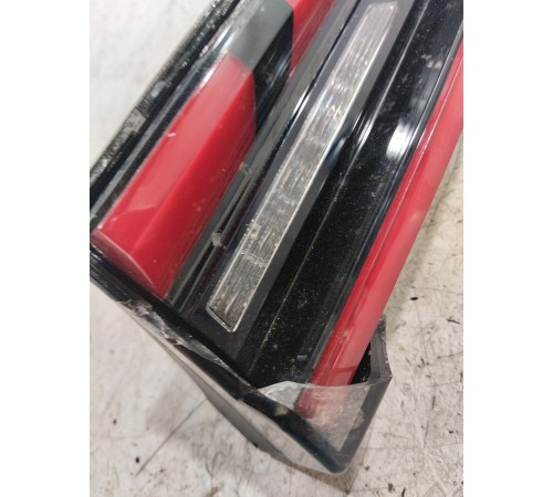 Фонарь крышки багажника правый внутренний