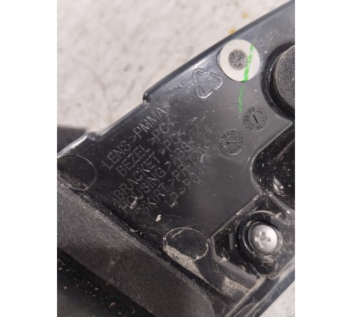 Фонарь крышки багажника правый внутренний