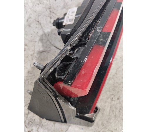 Фонарь крышки багажника правый внутренний