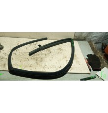 Уплотнитель двери Передней Правой