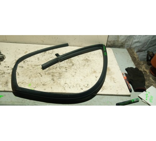 Уплотнитель двери Передней Правой