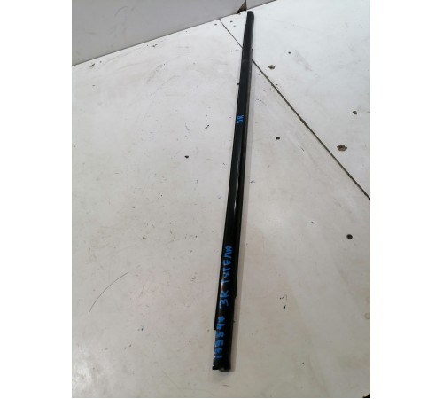 Уплотнитель стекла задний правый, молдинг