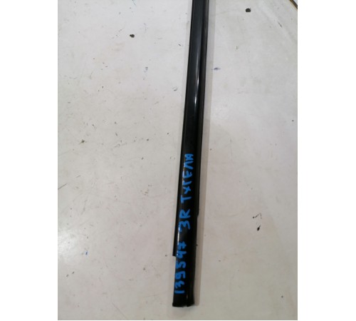 Уплотнитель стекла задний правый, молдинг