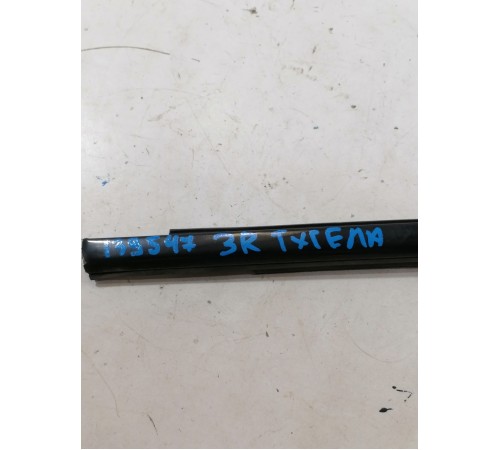Уплотнитель стекла задний правый, молдинг