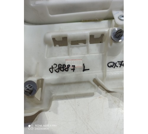 Обшивка центральной стойки(верхняя левая)