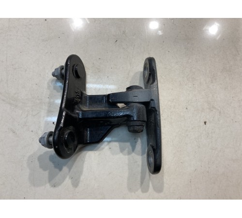 Петля двери (задняя, левая, верхняя)