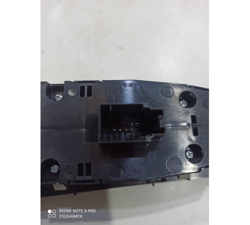 Блок управления стеклоподъемниками (передний левый)