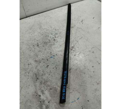 Молдинг стекла передний правый