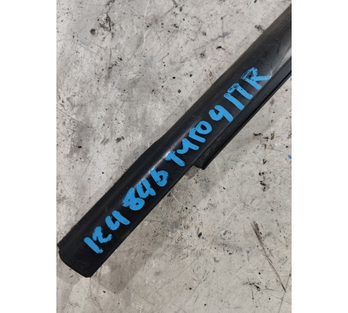 Молдинг стекла передний правый