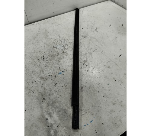 Молдинг стекла передний правый