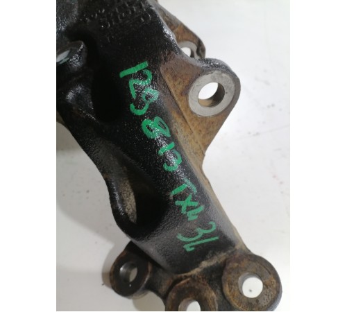 Кулак поворотный задний левый