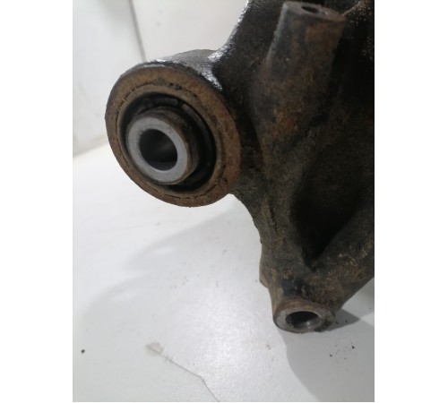 Кулак поворотный задний левый