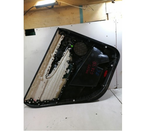 Обшивка двери задняя правая