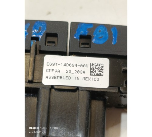 Кнопки подогрева заднего ряда сидений