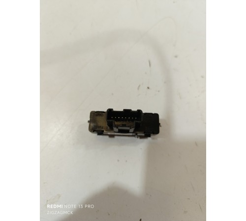 Кнопки подогрева заднего ряда сидений