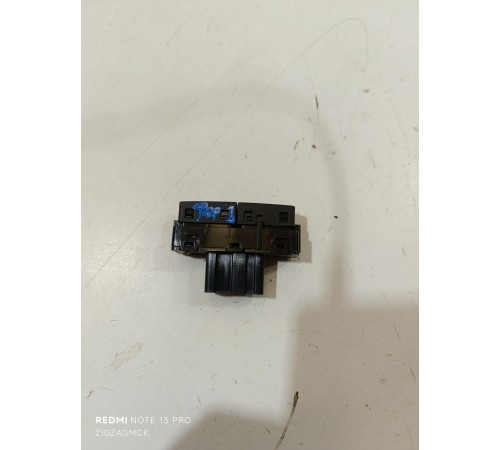 Кнопки подогрева заднего ряда сидений