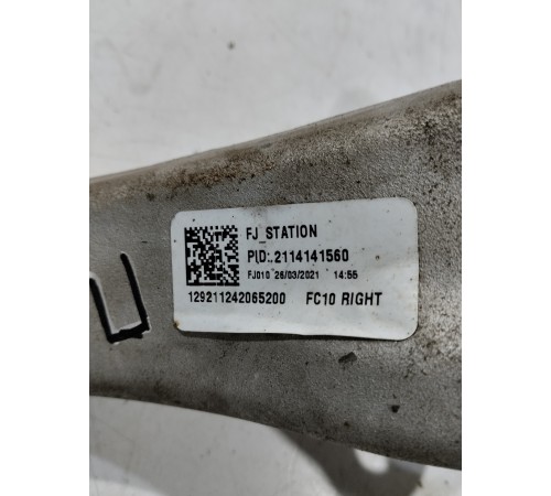 Кулак поворотный(передний правый)