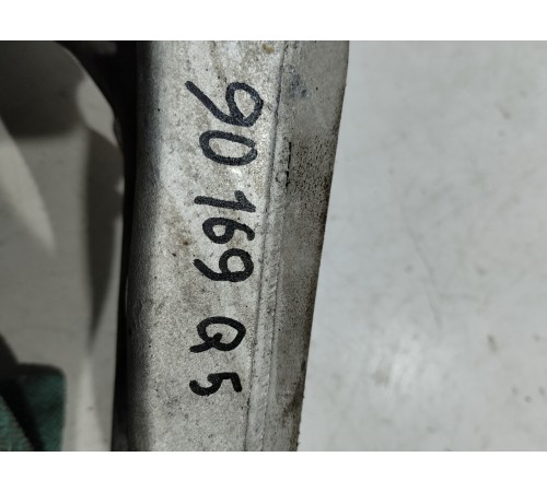 Кулак поворотный(передний правый)