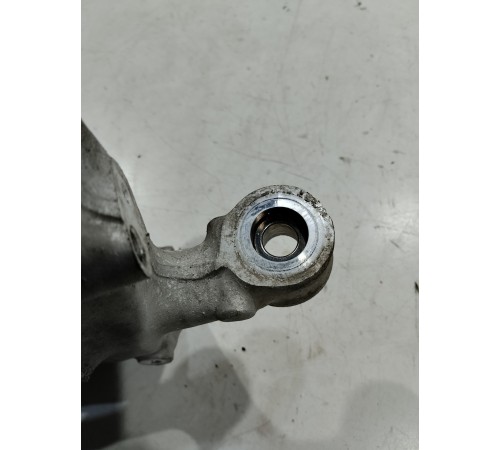 Кулак поворотный(передний правый)