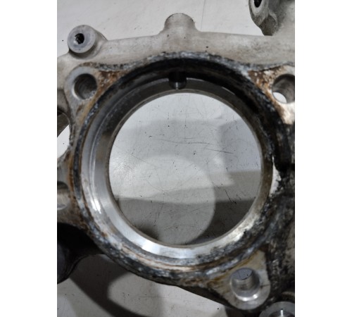 Кулак поворотный(передний правый)