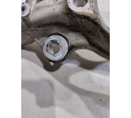 Кулак поворотный(передний правый)