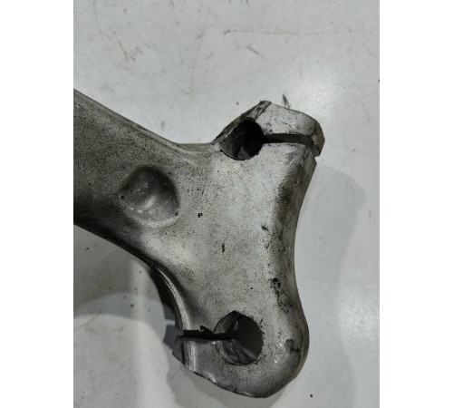 Кулак поворотный(передний правый)