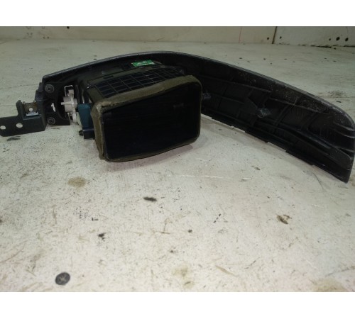 Дефлектор воздушный правый