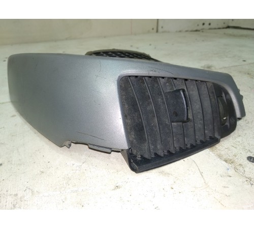 Дефлектор воздушный правый