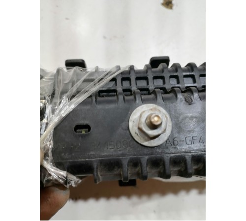 Подушка безопасности водителя коленная