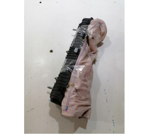 Подушка безопасности водителя коленная