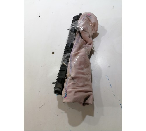 Подушка безопасности водителя коленная