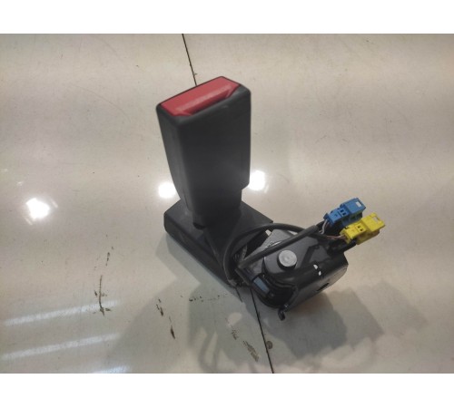 Ответная часть ремня безопасности(задняя правая)