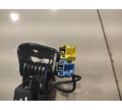 Ответная часть ремня безопасности(задняя правая)