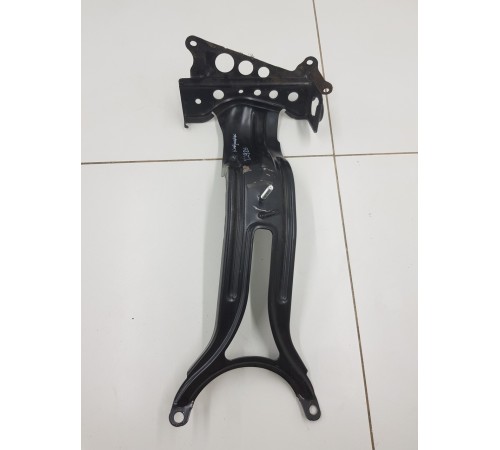 Кронштейн крепление кузова салона задний