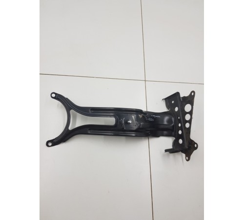 Кронштейн крепление кузова салона задний