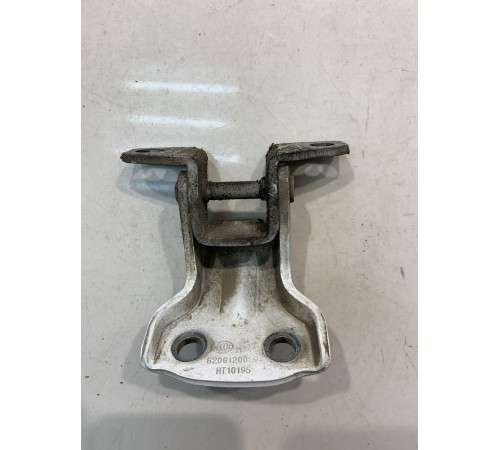 Петля двери (задняя, левая, нижняя)