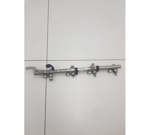 Топливная рампа рейка левая