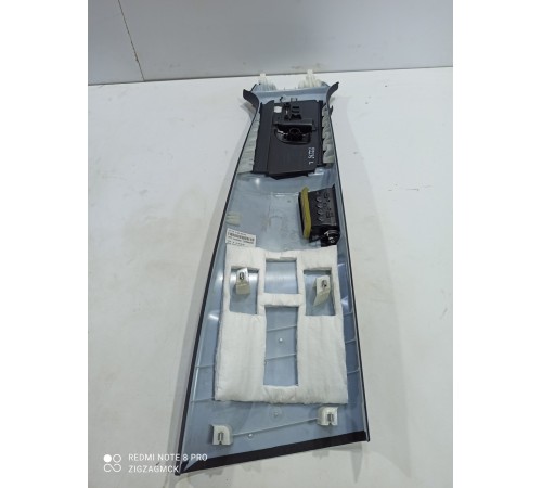 Обшивка центральной стойки(верхняя левая)