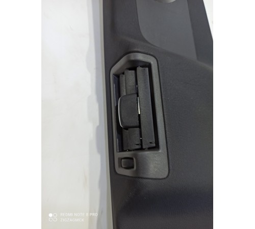 Обшивка центральной стойки(верхняя левая)