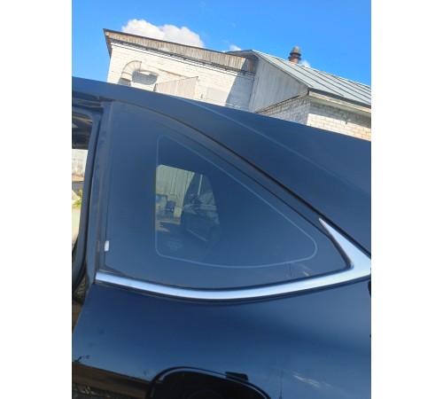 Глухое стекло заднее левое