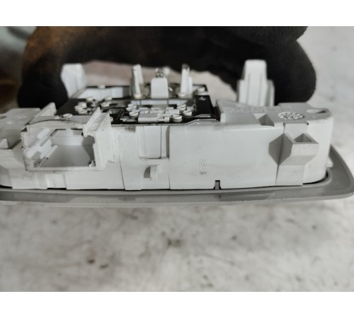 Плафон внутреннего освещения салона