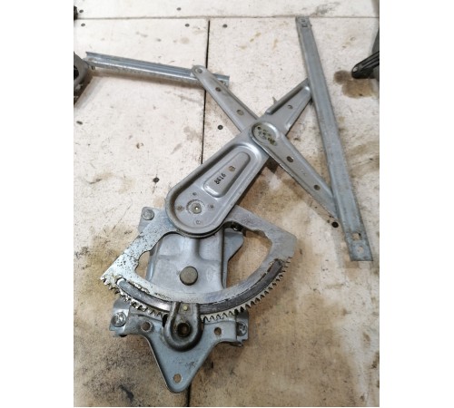 Стеклоподъемник электрический задний правый