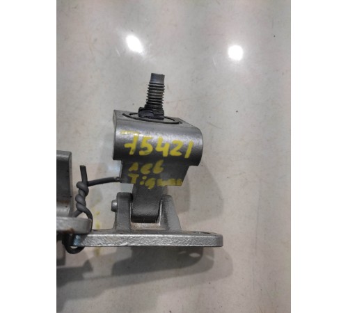 Петля багажника (правая)