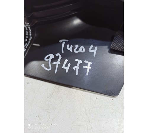 Обшивка центральной стойки(левая нижняя)