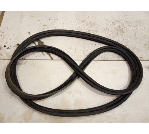 Уплотнитель багажника